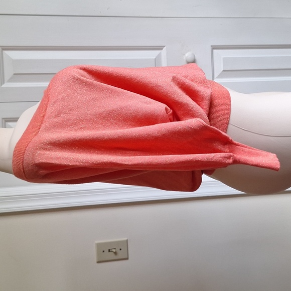 3/$20 Express Off-the-Shoulder Coral Sweater Size Small - Picture 7 of 9